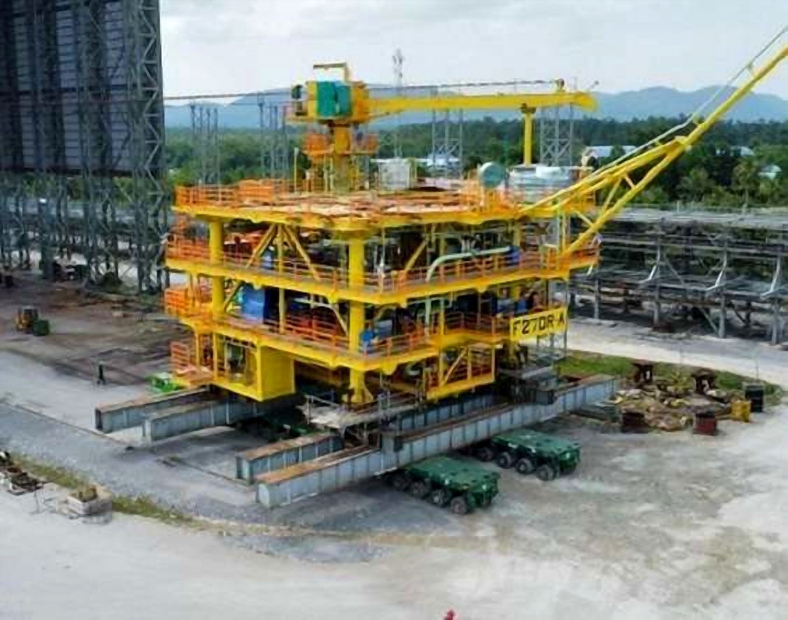 Sepat platform topside on transporters